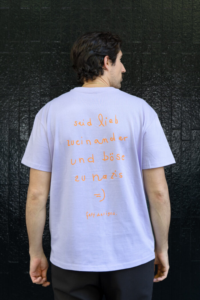 Oversized Shirt "Seid lieb" - Flieder – Bild 4